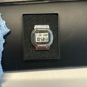 G-Shock Pin Silver/White